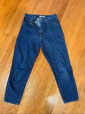 Levi’s Classic High-Rise Women’s Jeans in Dark Blue